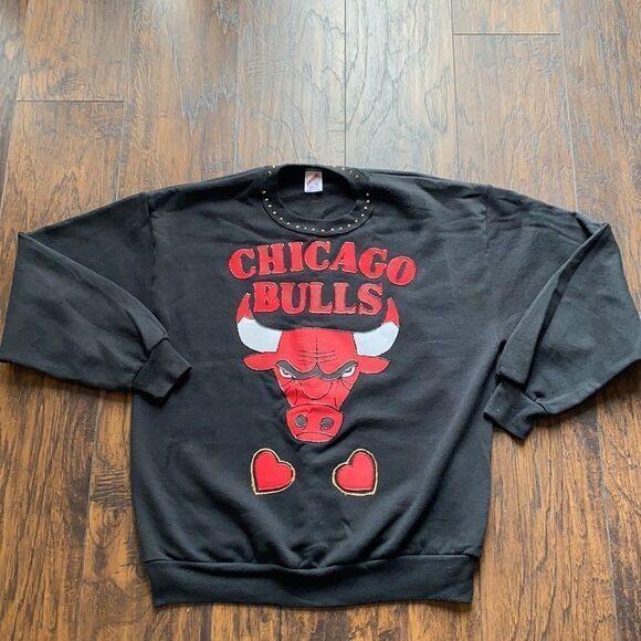 VTG Jerzees pullover size L hand painted Chicago Bulls one of a kind - Picture 1 of 13